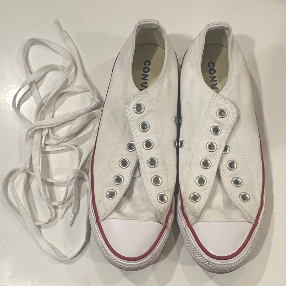 Converse White and Red Canvas Shoes (3)